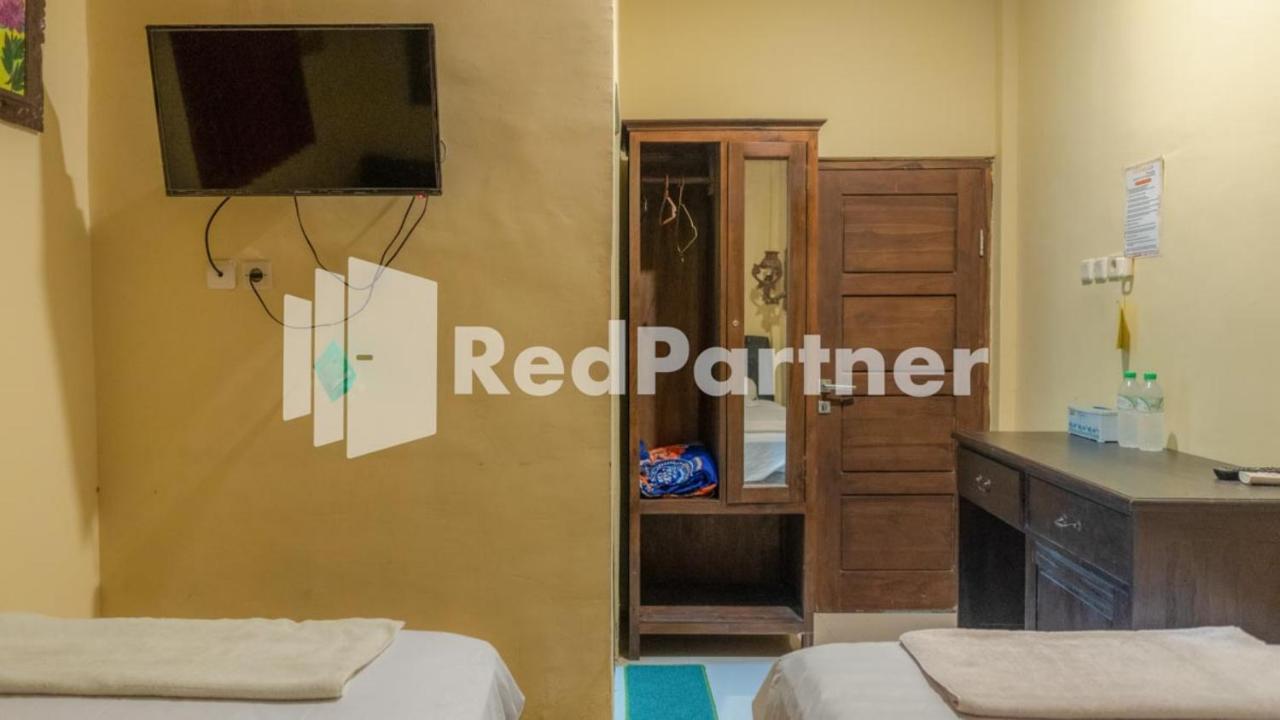 Vandhela Homestay Syariah Mitra Reddoorz Surabaya Exterior photo