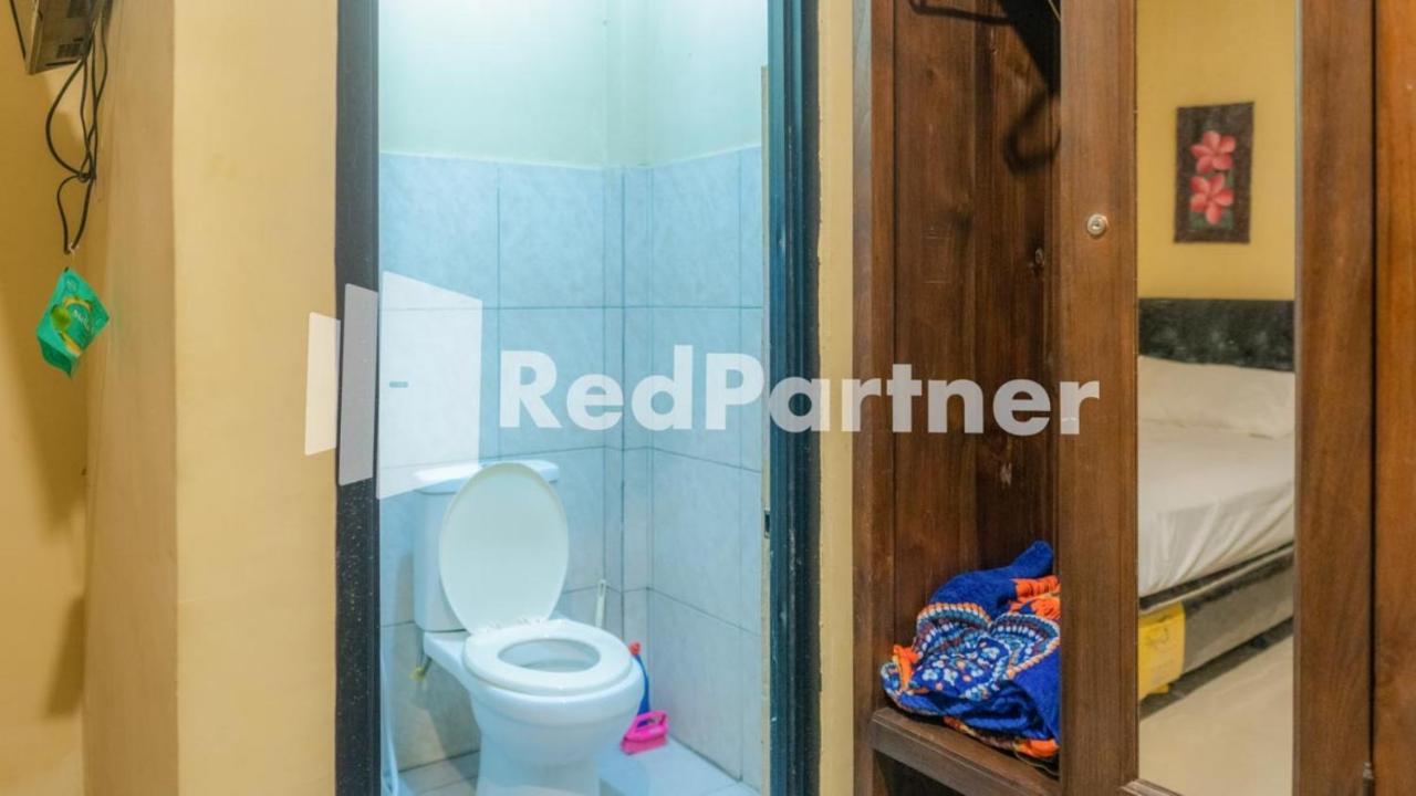 Vandhela Homestay Syariah Mitra Reddoorz Surabaya Exterior photo