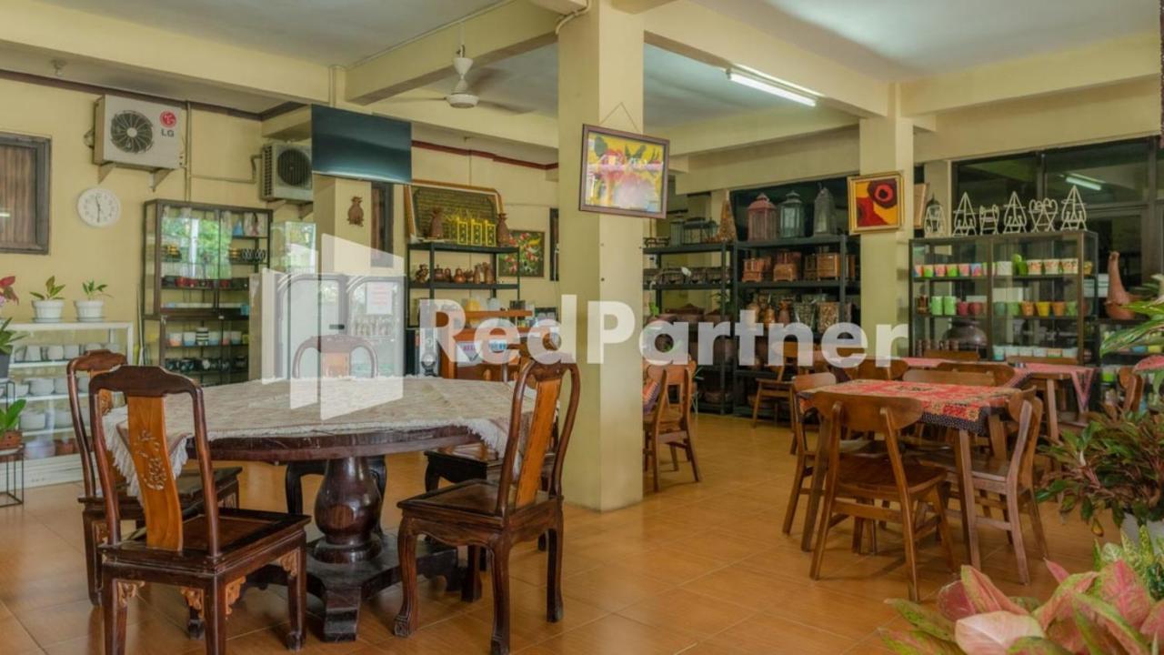 Vandhela Homestay Syariah Mitra Reddoorz Surabaya Exterior photo