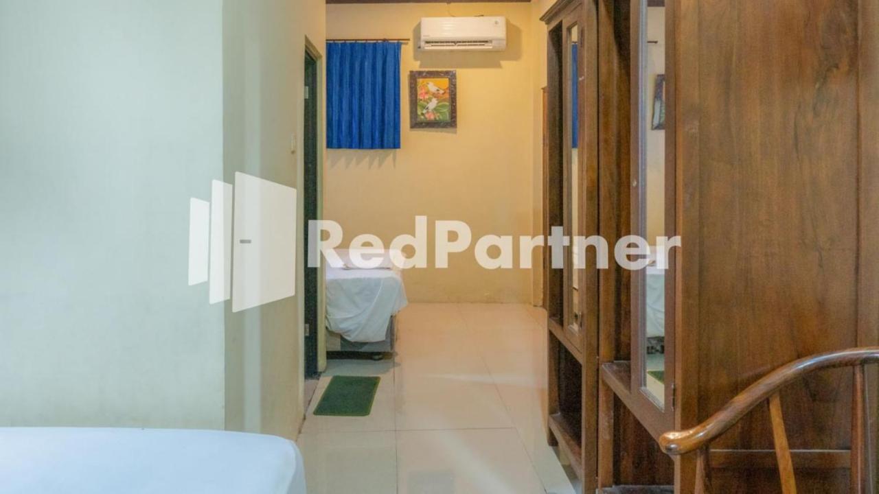 Vandhela Homestay Syariah Mitra Reddoorz Surabaya Exterior photo