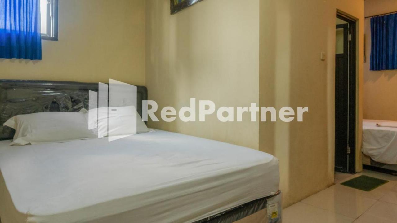 Vandhela Homestay Syariah Mitra Reddoorz Surabaya Exterior photo