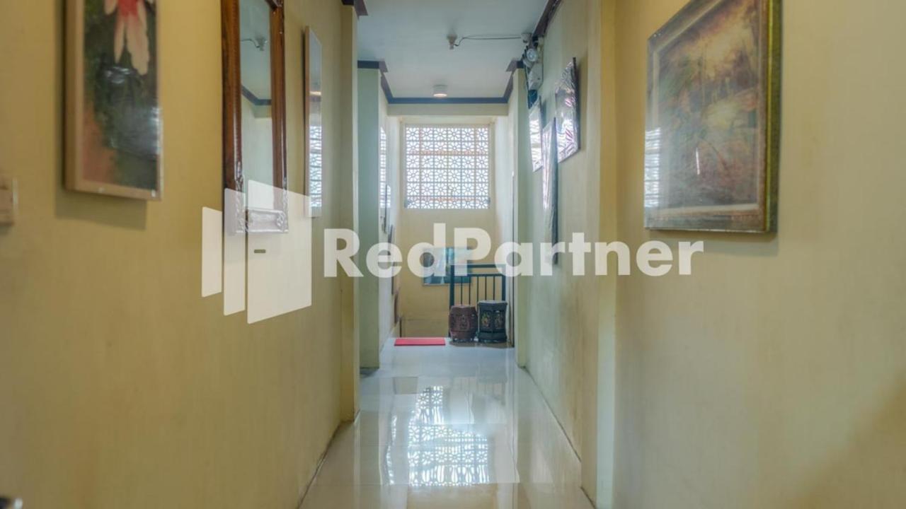 Vandhela Homestay Syariah Mitra Reddoorz Surabaya Exterior photo