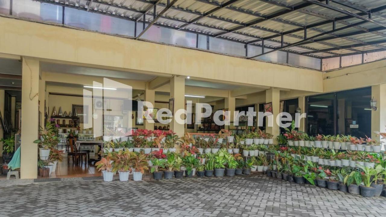 Vandhela Homestay Syariah Mitra Reddoorz Surabaya Exterior photo